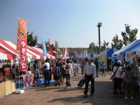 午前10時。すでに多くの人が。